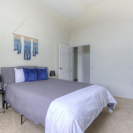 Frontdesk I River Place Apts Rivertown Detroit Apartment Ruang foto