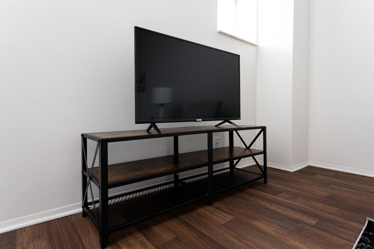Frontdesk I River Place Apts Rivertown Detroit Apartment Ruang foto