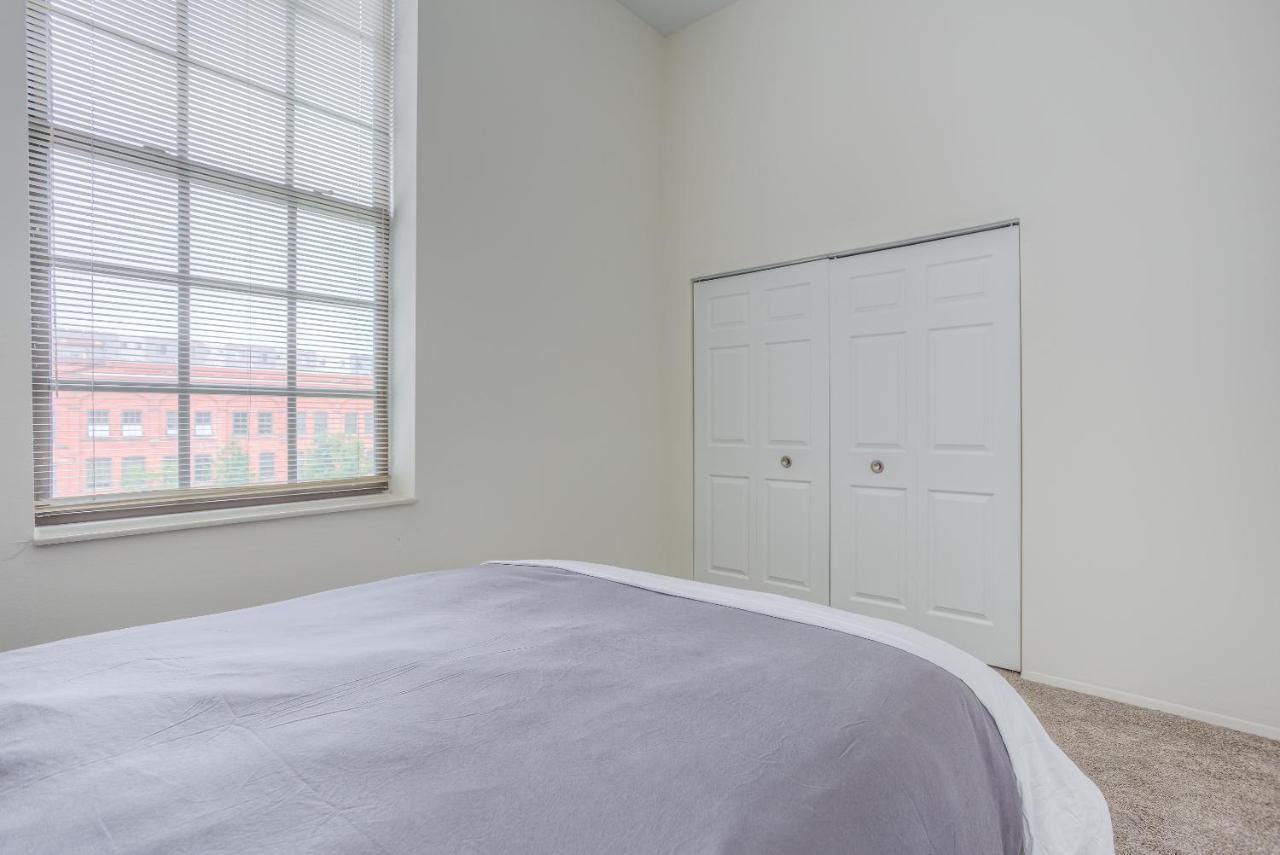 Frontdesk I River Place Apts Rivertown Detroit Apartment Ruang foto