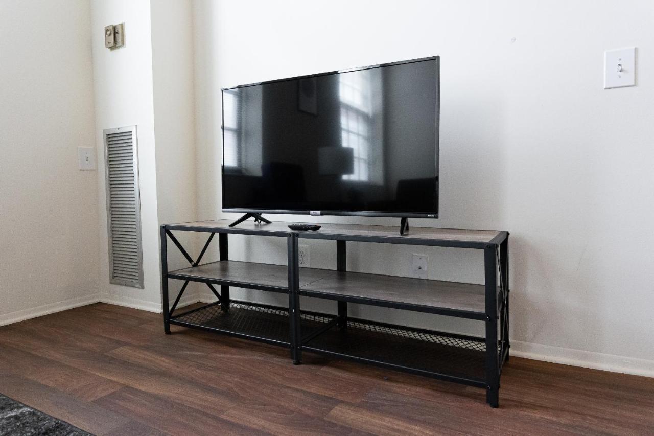 Frontdesk I River Place Apts Rivertown Detroit Apartment Ruang foto